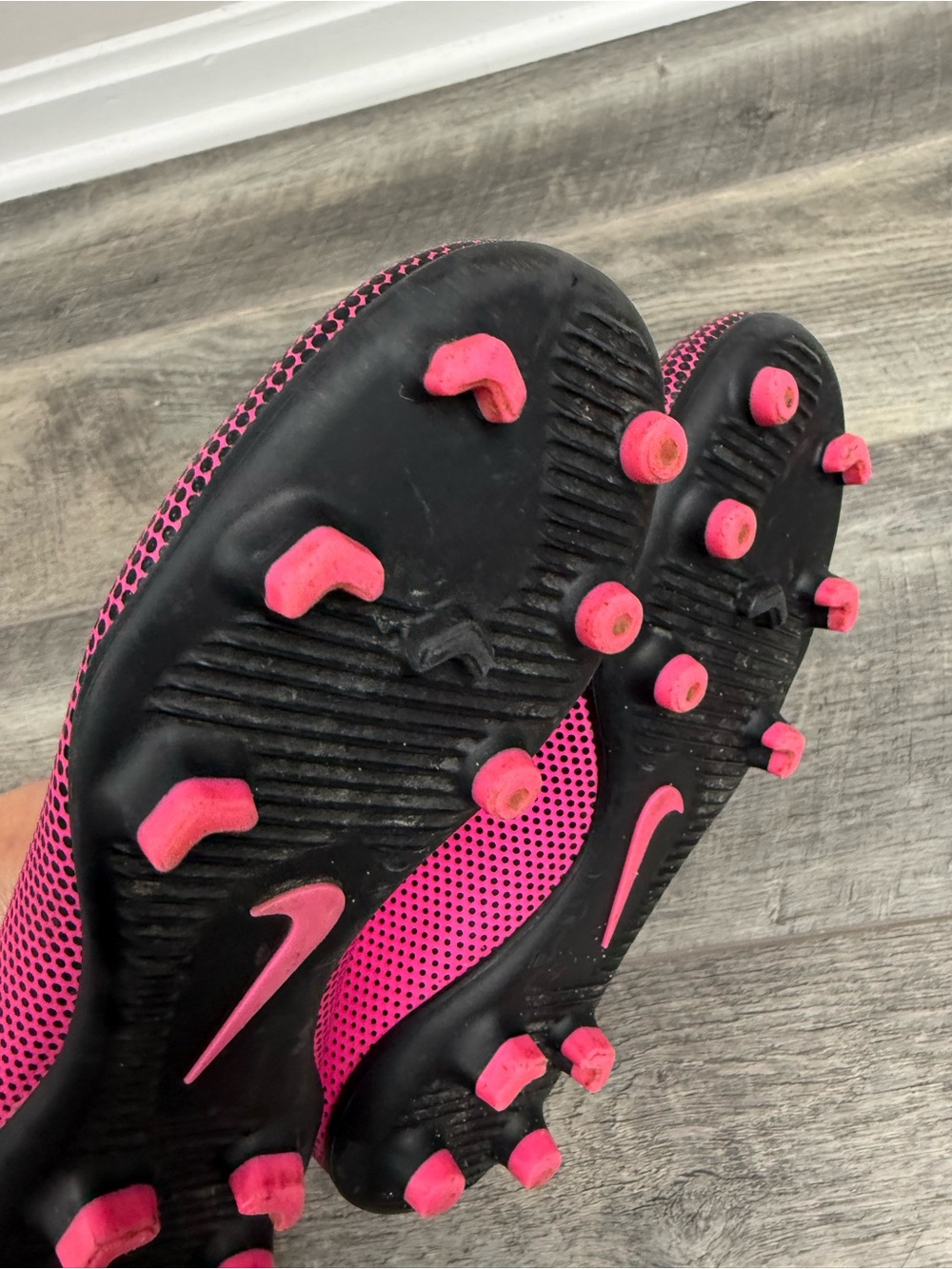 Nike Kids Pink Soccer Cleats‎ - Picture 8 of 13
